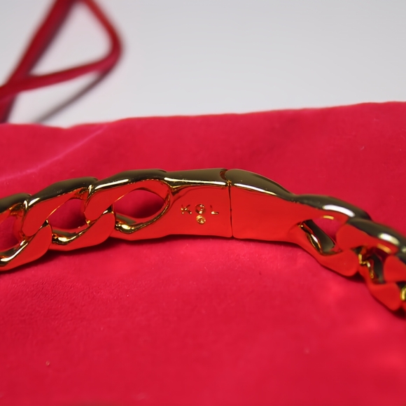 NWT KURT GEIGER LONDON DUAL PAVÉ HEART HEAD GOLD TONE HINGE CUFF BANGLE BRACELET - Picture 4 of 6